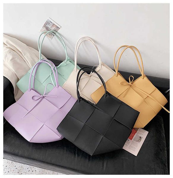 bottess bag venetas fashion 2022 new fashion woven summer personalized large shoulder capacity simple western armpit women
bottess bag venetas fashion 2022 new fashion woven summer personalized large shoulder capacity simple western armpit women