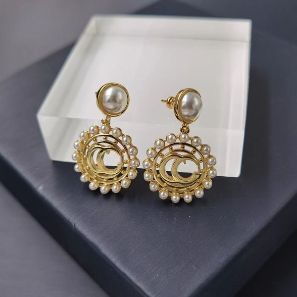2022 new charm earrings fashion luxury brand designer design pearl annular brass letter pendant wedding party couple gift exceptional qualit, Golden
2022 new charm earrings fashion luxury brand designer design pearl annular brass letter pendant wedding party couple gift exceptional qualit, Golden