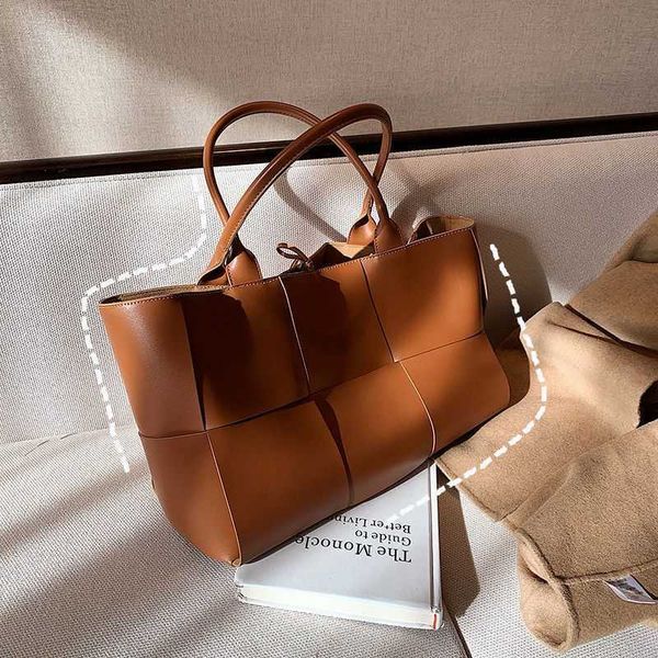 fashion bag designer bottess venetas's high class high-capacity women's 2022 spring and summer fashion versatile shoulder net red
fashion bag designer bottess venetas's high class high-capacity women's 2022 spring and summer fashion versatile shoulder net red