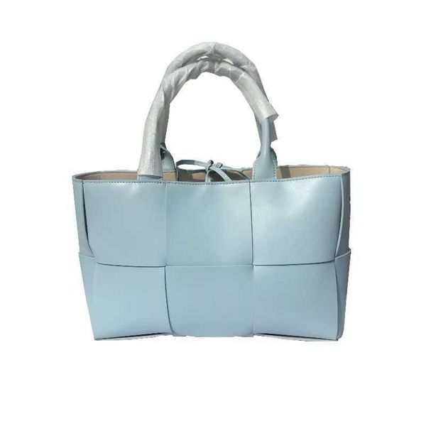 bag fashion designer bottess venetas's 2022 new fashion woven shopping tote large capacity portable women's single shoulder 
bag fashion designer bottess venetas's 2022 new fashion woven shopping tote large capacity portable women's single shoulder