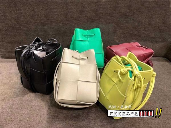 designer bags leather bottegas bag woven venetas mini woven drawstring bucket bag original quality luxury handbag
designer bags leather bottegas bag woven venetas mini woven drawstring bucket bag original quality luxury handbag