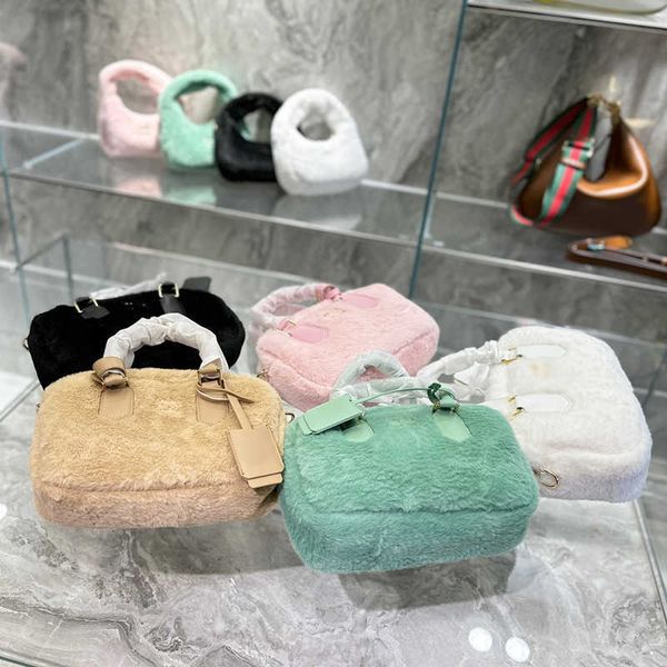 totes miubag winter lovely tote bag designer bags fashion pillow pack ladies handbags women plush shopping handle crossbody bags purse 22101
totes miubag winter lovely tote bag designer bags fashion pillow pack ladies handbags women plush shopping handle crossbody bags purse 22101