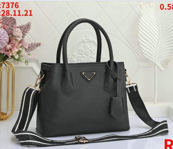 designer totes chian shoulder bag women leather handbags womens small round bag messenger bags purse 7376# 28x11x21cm ki
designer totes chian shoulder bag women leather handbags womens small round bag messenger bags purse 7376# 28x11x21cm ki