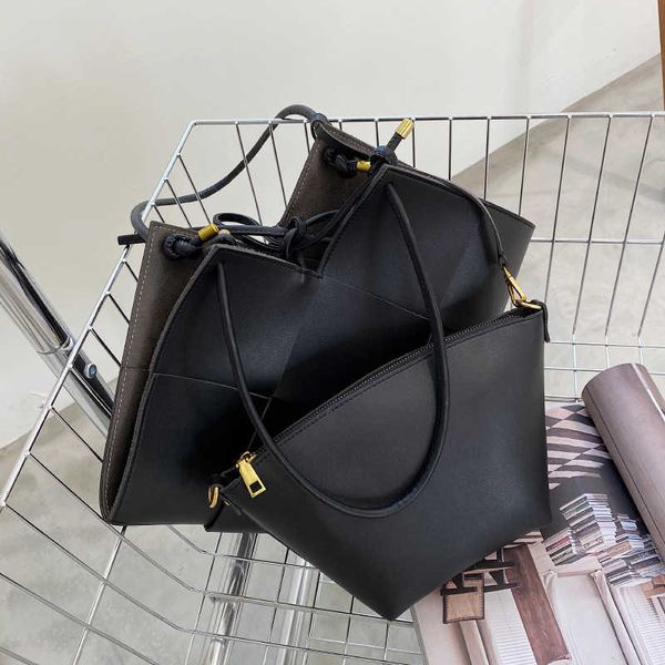 bottess bag venetas fashion big women's 2022 summer new fashion versatile single shoulder net red weaving simple tote medium trend
bottess bag venetas fashion big women's 2022 summer new fashion versatile single shoulder net red weaving simple tote medium trend
