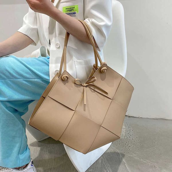 bottess bag venetas fashion 2022 new woven large capacity hand one shoulder bun mother pu tote underarm
bottess bag venetas fashion 2022 new woven large capacity hand one shoulder bun mother pu tote underarm