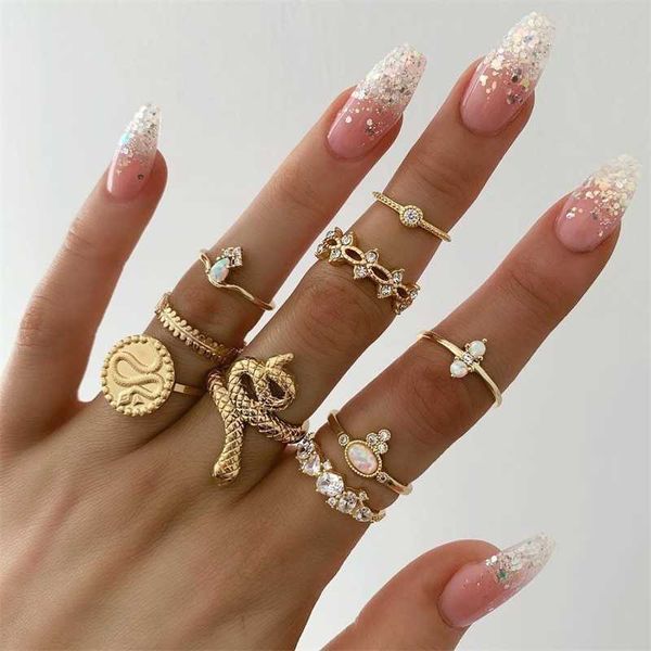 cluster rings 9pcs/set new fashion vintage gold color finger rings sets hollow round geometric hard crystal snake for women jewelry l221011, Golden;silver
cluster rings 9pcs/set new fashion vintage gold color finger rings sets hollow round geometric hard crystal snake for women jewelry l221011, Golden;silver