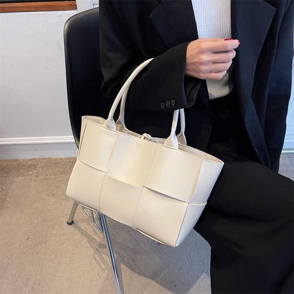 fashion bag designer bottess venetas's 2022 new fashion woven shopping tote large capacity tote bucket portable women's one should
fashion bag designer bottess venetas's 2022 new fashion woven shopping tote large capacity tote bucket portable women's one should