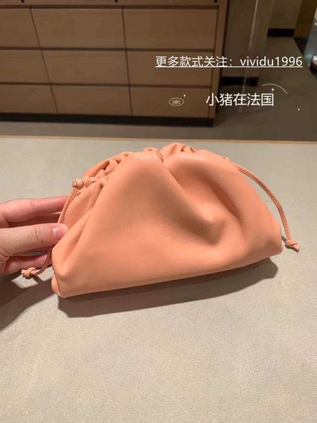 leather bottegas bag venetas knotted designer handbag women's bag pouch cloud mini cowhide drawstring shoulder messenger original quali
leather bottegas bag venetas knotted designer handbag women's bag pouch cloud mini cowhide drawstring shoulder messenger original quali