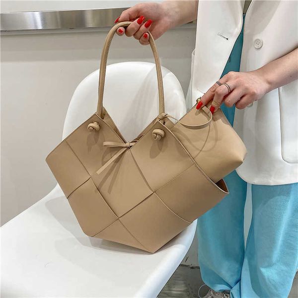 bottess bag venetas fashion white female 2022 summer fashion design style large capacity tote mother
bottess bag venetas fashion white female 2022 summer fashion design style large capacity tote mother