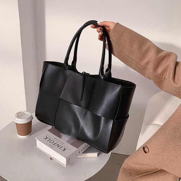 fashion bag designer bottess venetas's large female 2022 winter new korean single shoulder large capacity woven portable women's t
fashion bag designer bottess venetas's large female 2022 winter new korean single shoulder large capacity woven portable women's t