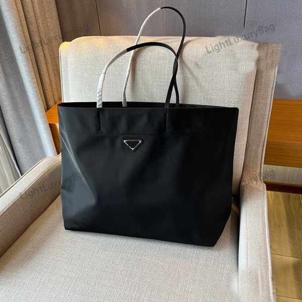 tote bag designer nylon high capacity handbag quality crossbody for women classic famous brand waterproof shopping purses 220319
tote bag designer nylon high capacity handbag quality crossbody for women classic famous brand waterproof shopping purses 220319