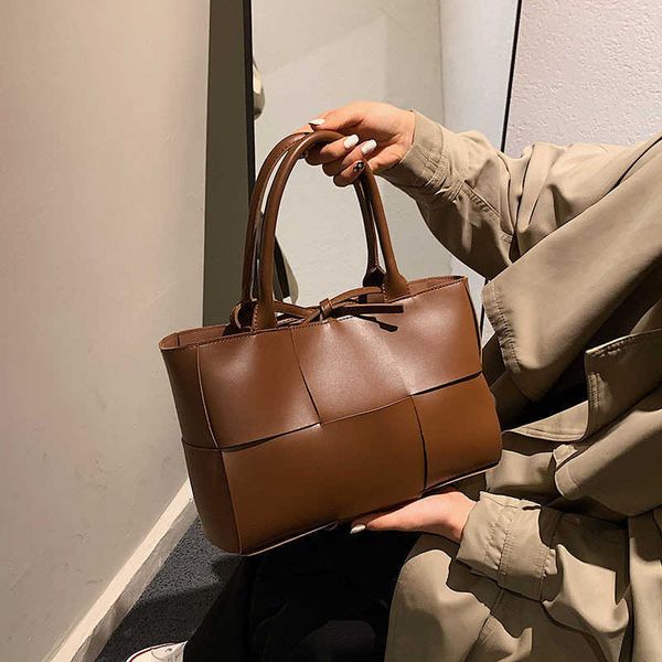 fashion bag designer bottess venetas's 2022 new french shoulder pu woven lattice women's net red design vegetable basket hand
fashion bag designer bottess venetas's 2022 new french shoulder pu woven lattice women's net red design vegetable basket hand