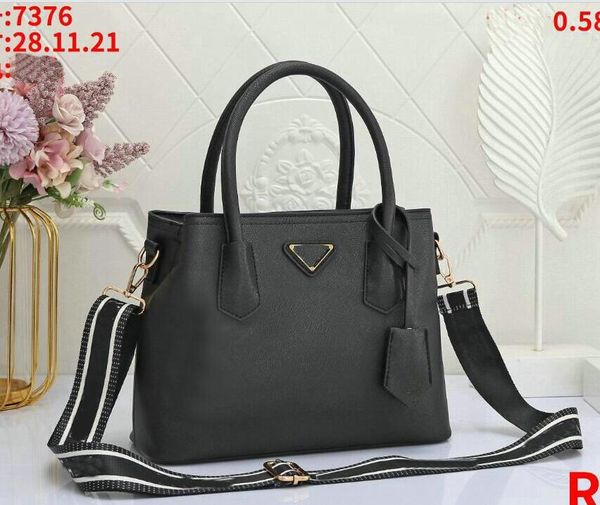 designer totes chian shoulder bag women leather handbags womens small round bag messenger bags purse 7376# 28x11x21cmnhg
designer totes chian shoulder bag women leather handbags womens small round bag messenger bags purse 7376# 28x11x21cmnhg