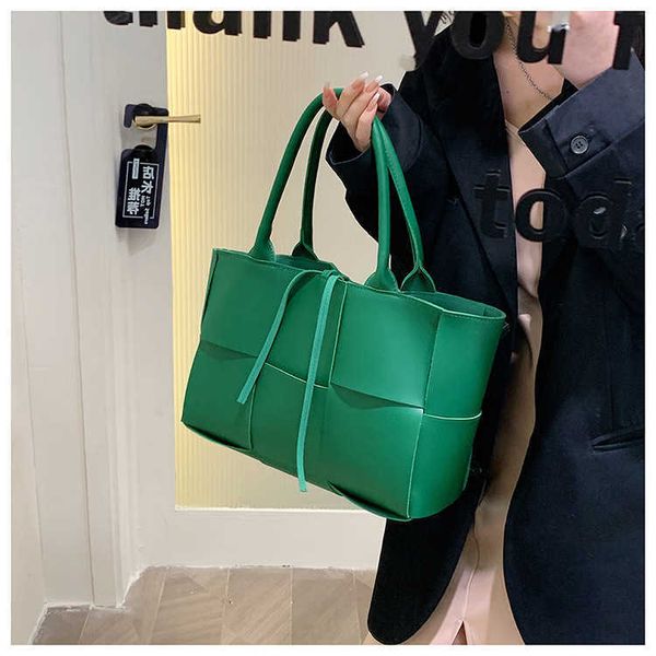 fashion bag designer bottess venetas's korean version of messenger female fashion trend cute change purse portable one shoulder messeng
fashion bag designer bottess venetas's korean version of messenger female fashion trend cute change purse portable one shoulder messeng