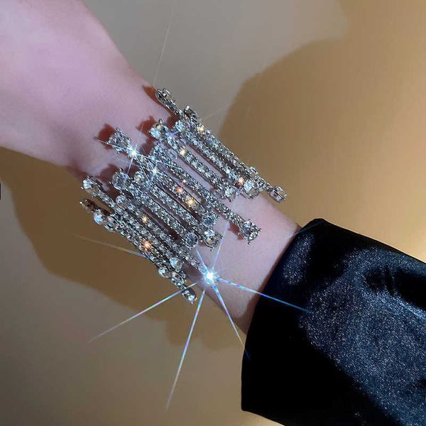 bangle new diamonds inlaid crystal bracelet for women fashion flash diamond high-end feel personality trend jewelry 221013, Black
bangle new diamonds inlaid crystal bracelet for women fashion flash diamond high-end feel personality trend jewelry 221013, Black