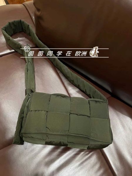 designer bags luxury bottegs venets handbag cassette woven nylon men's crossbody small black pillow original quality fashion brand
designer bags luxury bottegs venets handbag cassette woven nylon men's crossbody small black pillow original quality fashion brand