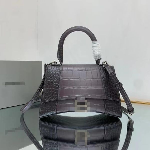 2022 genuine leather hourglass handle messenger bag ladies handbag designer fashion, Black;red
2022 genuine leather hourglass handle messenger bag ladies handbag designer fashion, Black;red