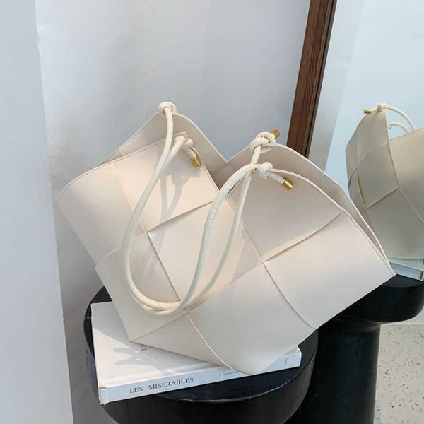 bottess bag venetas fashion large capacity women's summer new simple minority design tote
bottess bag venetas fashion large capacity women's summer new simple minority design tote