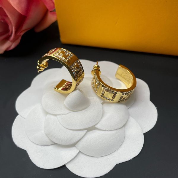 fashion new designed women ear studs f letter earrings brass with diamond gold plated designer jewelry birthday festive party christmas gift, Golden;silver
fashion new designed women ear studs f letter earrings brass with diamond gold plated designer jewelry birthday festive party christmas gift, Golden;silver