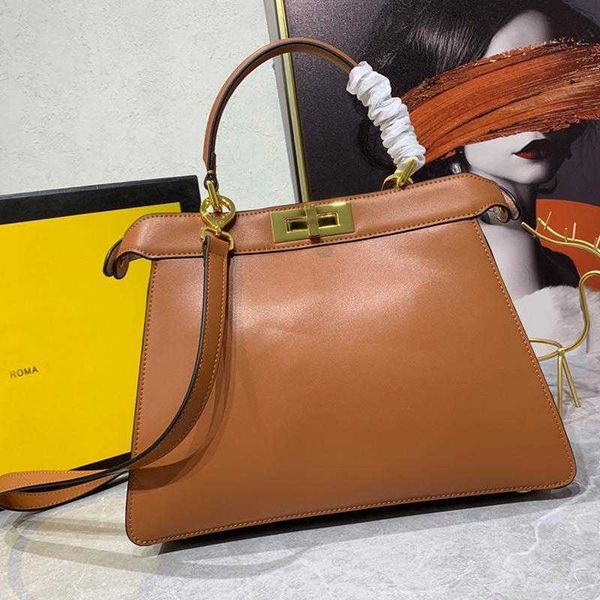 classic peekaboo handbag crossbody bags women clutch fashion plain genuine leather square twist lock design letter trapezoidal profile
classic peekaboo handbag crossbody bags women clutch fashion plain genuine leather square twist lock design letter trapezoidal profile