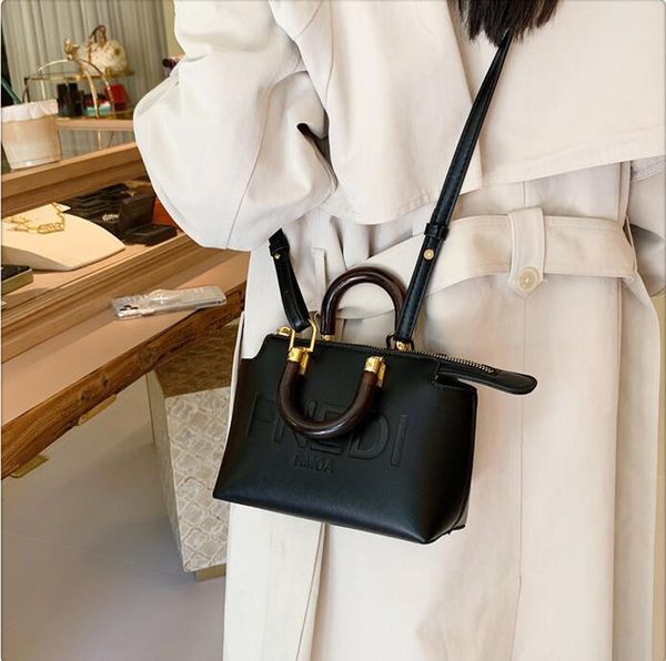 xm9639 designer shoulder bag retro female trendy handbag luxury big fashion high capacity shopper shopping tote
xm9639 designer shoulder bag retro female trendy handbag luxury big fashion high capacity shopper shopping tote