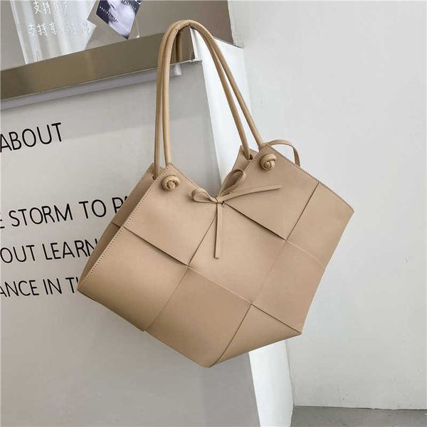 bottess bag venetas fashion 2022 early spring new soft face women's embroidered wire woven large lattice tote capacity portable one sho
bottess bag venetas fashion 2022 early spring new soft face women's embroidered wire woven large lattice tote capacity portable one sho