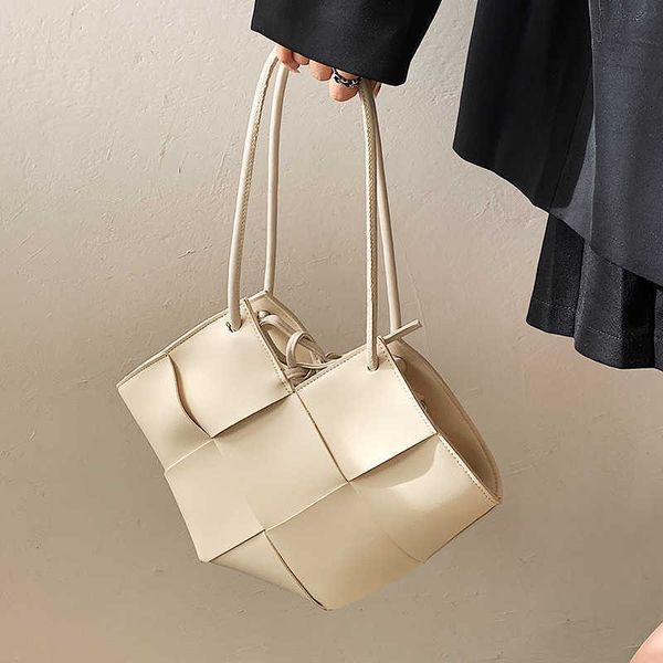 bottess bag venetas fashion large capacity women's 2022 new niche woven single shoulder fashion net red portable tote
bottess bag venetas fashion large capacity women's 2022 new niche woven single shoulder fashion net red portable tote