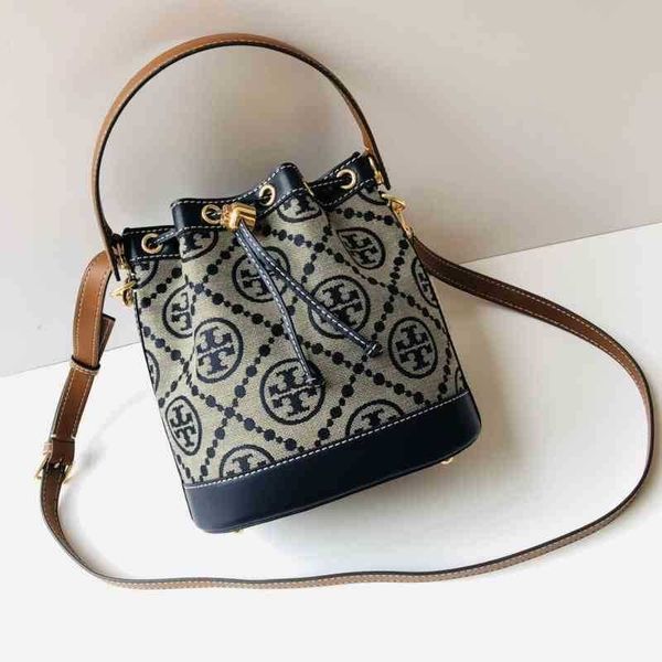 handbags shouders designer torys bags autumn cowhide 2022 canvas winter single shoulder diagonal span leisure women's drawstring bucket
handbags shouders designer torys bags autumn cowhide 2022 canvas winter single shoulder diagonal span leisure women's drawstring bucket