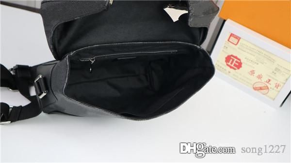 202240postman bag 510511classic college style 40 the material is very comfortable double buckle design adjustable shoulder straps
202240postman bag 510511classic college style 40 the material is very comfortable double buckle design adjustable shoulder straps