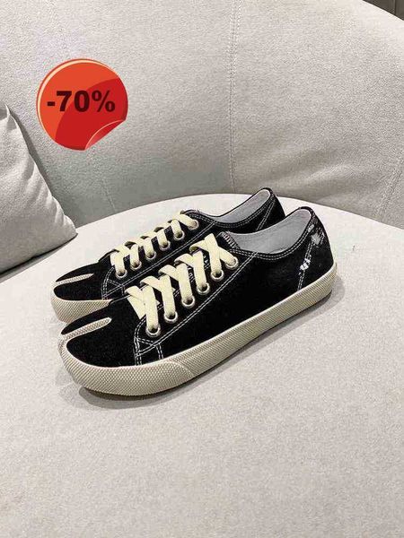 shoes canvas shoes sports shoes pig shoe mm6 flat split toe tabi lovers casual horseshoe men and women
shoes canvas shoes sports shoes pig shoe mm6 flat split toe tabi lovers casual horseshoe men and women