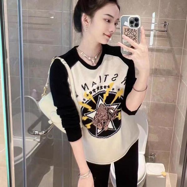 fall 2022 designer fashion women's sweater womens women's sweaters luxury high-end round neck c-d knitwear comfortable warm long s, White;black
fall 2022 designer fashion women's sweater womens women's sweaters luxury high-end round neck c-d knitwear comfortable warm long s, White;black