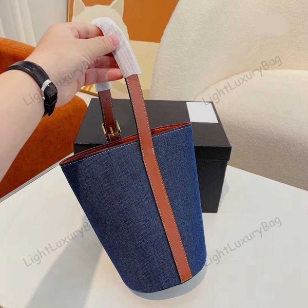 bucket bag mirror quality designer leather wallet high capacity light luxury handbags for women classic famous brand shopping purses 220214
bucket bag mirror quality designer leather wallet high capacity light luxury handbags for women classic famous brand shopping purses 220214