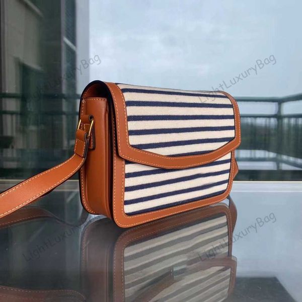 5a tofu bag designer leather stripe wallet light luxury retro shoulder commute crossbody for women classic famous brand shopping purses 2202
5a tofu bag designer leather stripe wallet light luxury retro shoulder commute crossbody for women classic famous brand shopping purses 2202