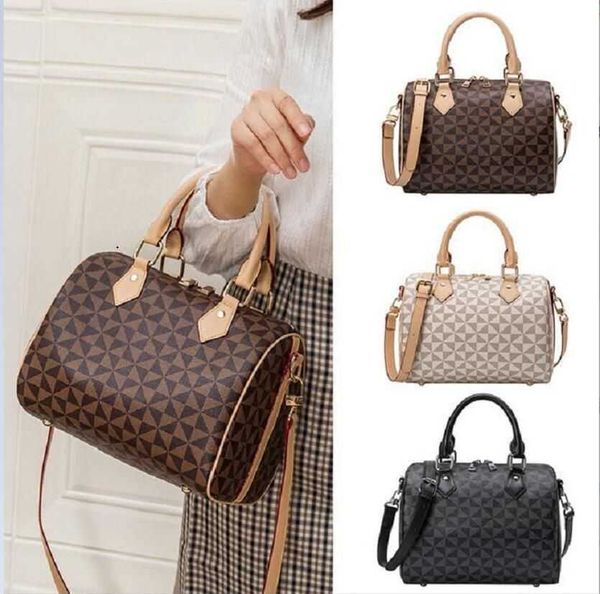 women messenger travel bag classic style fashion bags shoulder bags lady totes handbags speedy 30 cm with gold lock frame 
women messenger travel bag classic style fashion bags shoulder bags lady totes handbags speedy 30 cm with gold lock frame