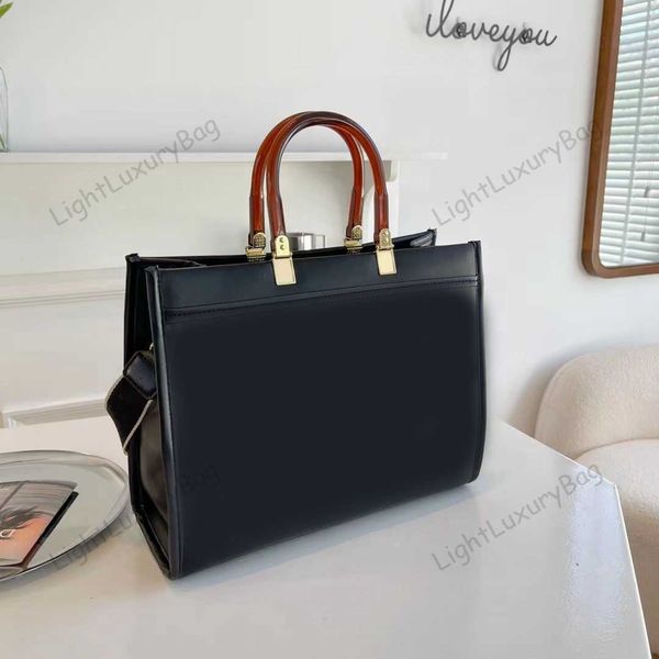 crossbody bag designer leather handbag high capacity shoulder wallet light luxury for women classic famous brand shopping purses 220214
crossbody bag designer leather handbag high capacity shoulder wallet light luxury for women classic famous brand shopping purses 220214