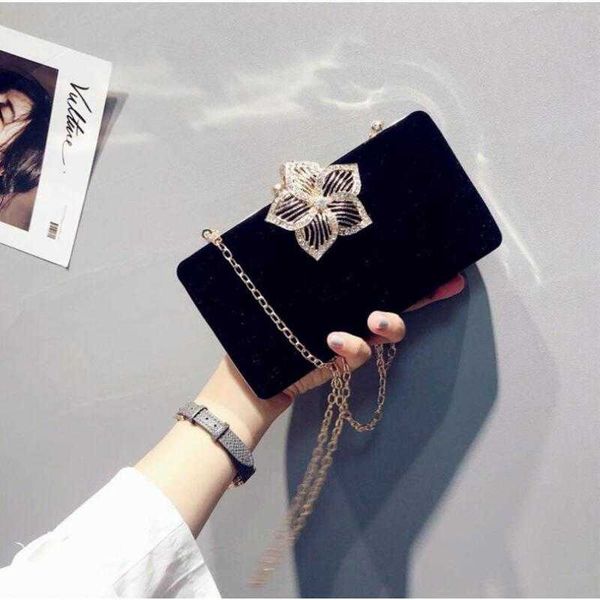 velet rhinestones evening bag wedding purse finger ring diamonds chain shoulder handbags crystal evening bag
velet rhinestones evening bag wedding purse finger ring diamonds chain shoulder handbags crystal evening bag
