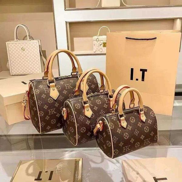 solds luxurys designers bags fashion women shoulder bags lady totes handbags with key lock shoulder strap dust bag 30cm frame
solds luxurys designers bags fashion women shoulder bags lady totes handbags with key lock shoulder strap dust bag 30cm frame