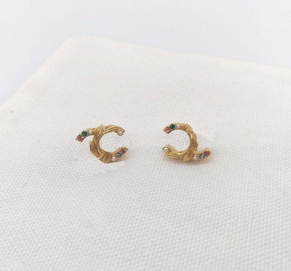 2022 luxury quality charm stud earring with colorful diamond and nature shell beads i 18k gold plated have box stamp ps7340a, Golden
2022 luxury quality charm stud earring with colorful diamond and nature shell beads i 18k gold plated have box stamp ps7340a, Golden