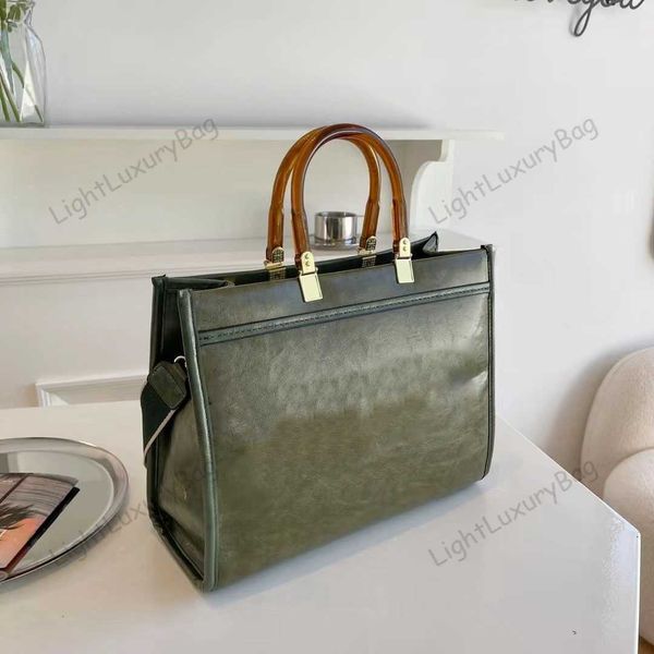 crossbody bag designer leather handbag high capacity shoulder wallet light luxury for women classic famous brand shopping purses 220214
crossbody bag designer leather handbag high capacity shoulder wallet light luxury for women classic famous brand shopping purses 220214