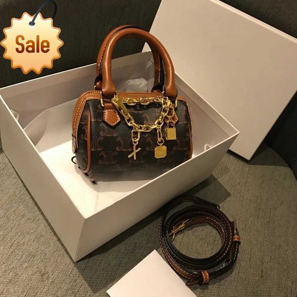 designer bags 2022 new triumphal arch boston handbag pillow bag mini single shoulder messenger bag factory direct sale
designer bags 2022 new triumphal arch boston handbag pillow bag mini single shoulder messenger bag factory direct sale