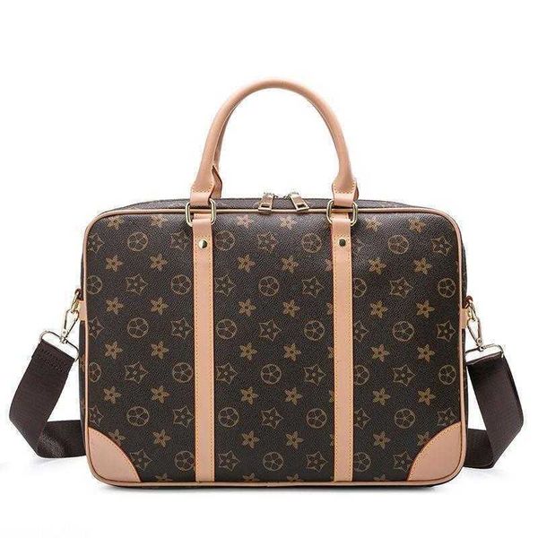 2022 designer men shoulder briefcase black brown leather handbag luxury business man lapbag messenger bags 3 color with dust bag frame
2022 designer men shoulder briefcase black brown leather handbag luxury business man lapbag messenger bags 3 color with dust bag frame