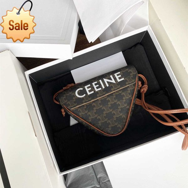 designer bags 2022 new lisa same triumphal arch triangle leather antique mini one shoulder mobile phone women factory direct sale
designer bags 2022 new lisa same triumphal arch triangle leather antique mini one shoulder mobile phone women factory direct sale