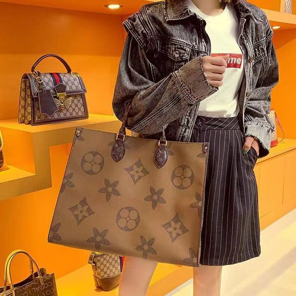 superior quality jungle onthego tote large capacity luxurys designers shoulder bags duplex leather print woman handbag lady shopping bag
superior quality jungle onthego tote large capacity luxurys designers shoulder bags duplex leather print woman handbag lady shopping bag