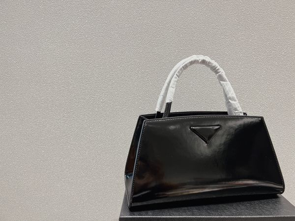 22ss women's shopping bag fashion luxury brand patent leather celebrities handbag trend designer women party tote 33cm with box
22ss women's shopping bag fashion luxury brand patent leather celebrities handbag trend designer women party tote 33cm with box
