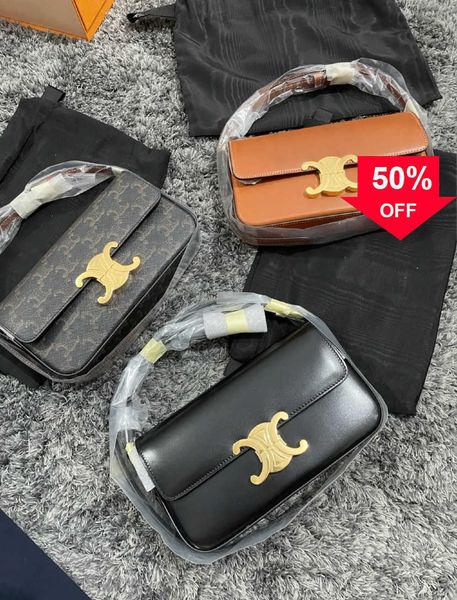 designer bags spring and summer 2022 new arc de triomphe armpit bean curd leather french stick advanced one shoulder cross body evening clut
designer bags spring and summer 2022 new arc de triomphe armpit bean curd leather french stick advanced one shoulder cross body evening clut