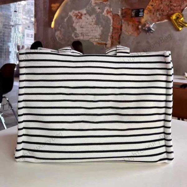 5a large tote bag designer canvas wallet high capacity shoulder light luxury handbags for women classic famous brand shopping purses 220214
5a large tote bag designer canvas wallet high capacity shoulder light luxury handbags for women classic famous brand shopping purses 220214