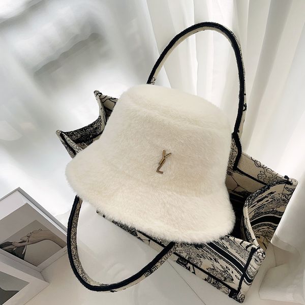 luxurys designers bucket hats faux mink fur temperament female autumn and winter letters high value temperament fashion, Blue;gray
luxurys designers bucket hats faux mink fur temperament female autumn and winter letters high value temperament fashion, Blue;gray