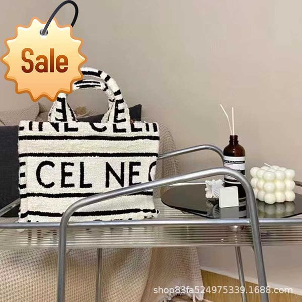 designer bags triumphal arch autumn and winter 2022 new one shoulder handheld stripe canvas letter crossbody bag factory direct sale
designer bags triumphal arch autumn and winter 2022 new one shoulder handheld stripe canvas letter crossbody bag factory direct sale