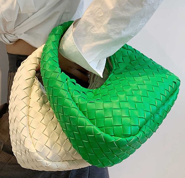 bottess bags venetas fashion spring and summer new 2022 women's solid fashion half moon handwoven handheld have logo
bottess bags venetas fashion spring and summer new 2022 women's solid fashion half moon handwoven handheld have logo