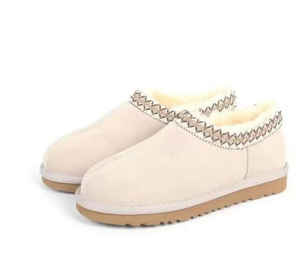 sell classic aus embroidery embossing lady girl women snow boots mini short women boots keep warm boots with card dust bag tag transshipment, Black
sell classic aus embroidery embossing lady girl women snow boots mini short women boots keep warm boots with card dust bag tag transshipment, Black